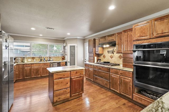9926 Ocean Drive, Beach City, TX 77523