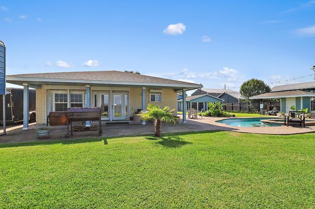 9926 Ocean Drive, Beach City, TX 77523