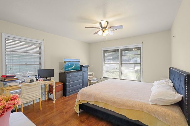 9926 Ocean Drive, Beach City, TX 77523