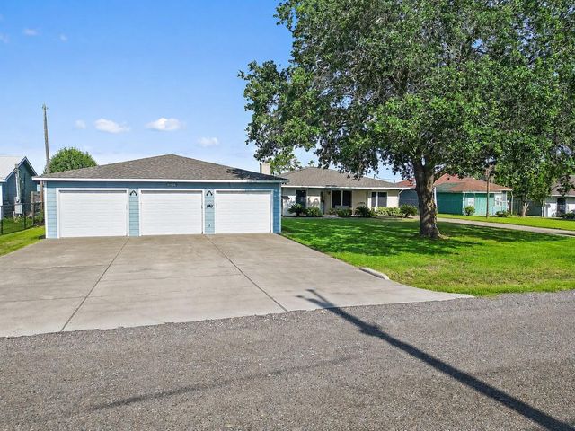9926 Ocean Drive, Beach City, TX 77523