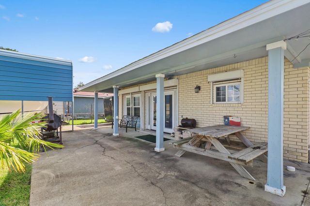9926 Ocean Drive, Beach City, TX 77523