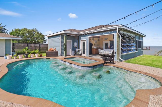 9926 Ocean Drive, Beach City, TX 77523