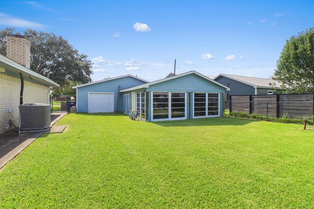 9926 Ocean Drive, Beach City, TX 77523