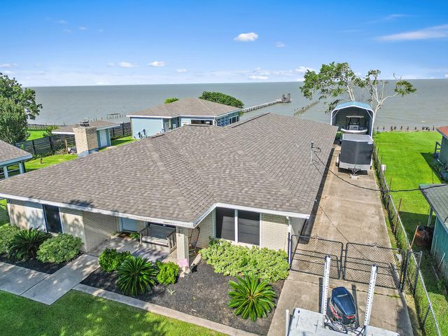 9926 Ocean Drive, Beach City, TX 77523