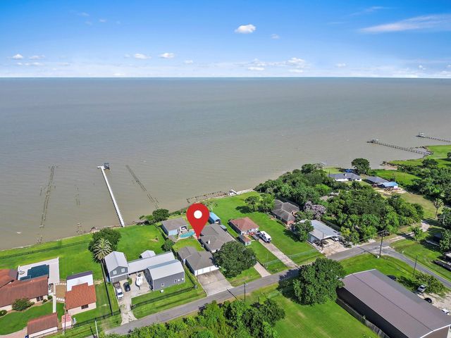 9926 Ocean Drive, Beach City, TX 77523