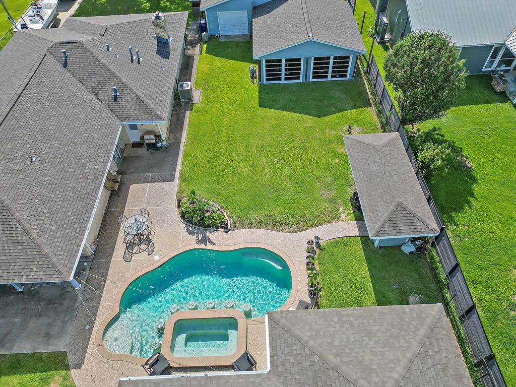 9926 Ocean Drive, Beach City, TX 77523