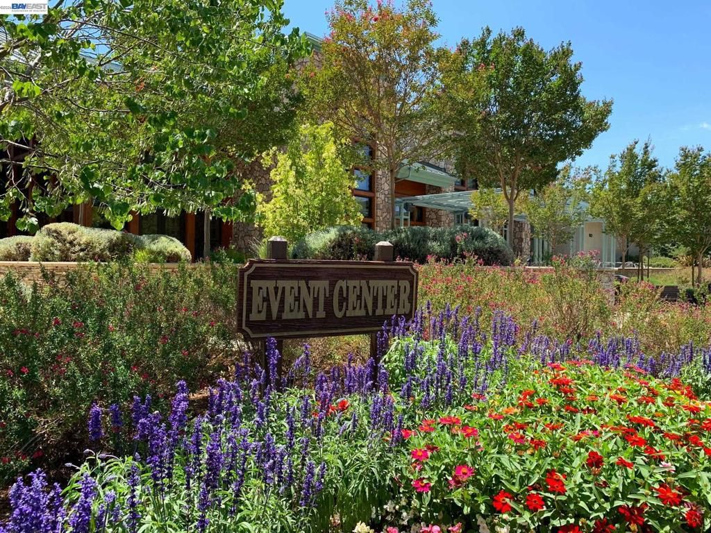 Image 10 of property listing at 2201 Pine Knoll Dr 3, Walnut Creek, CA 94595