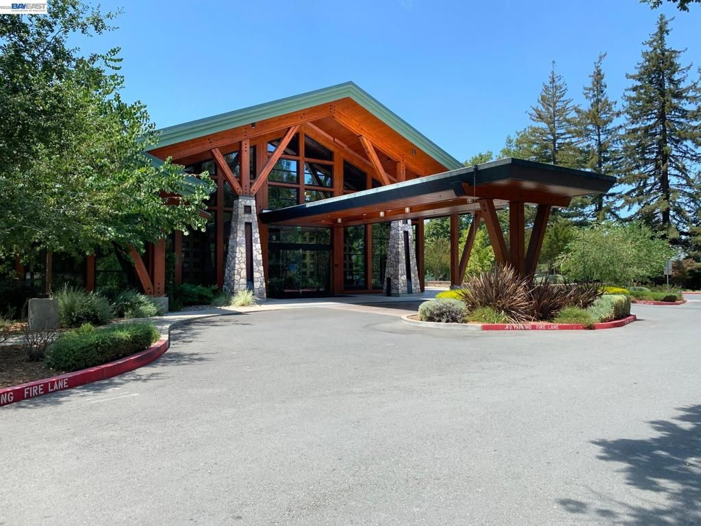 Image 11 of property listing at 2201 Pine Knoll Dr 3, Walnut Creek, CA 94595
