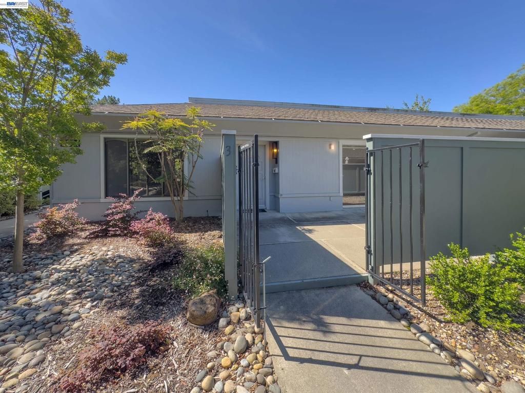 Image 2 of property listing at 2201 Pine Knoll Dr 3, Walnut Creek, CA 94595