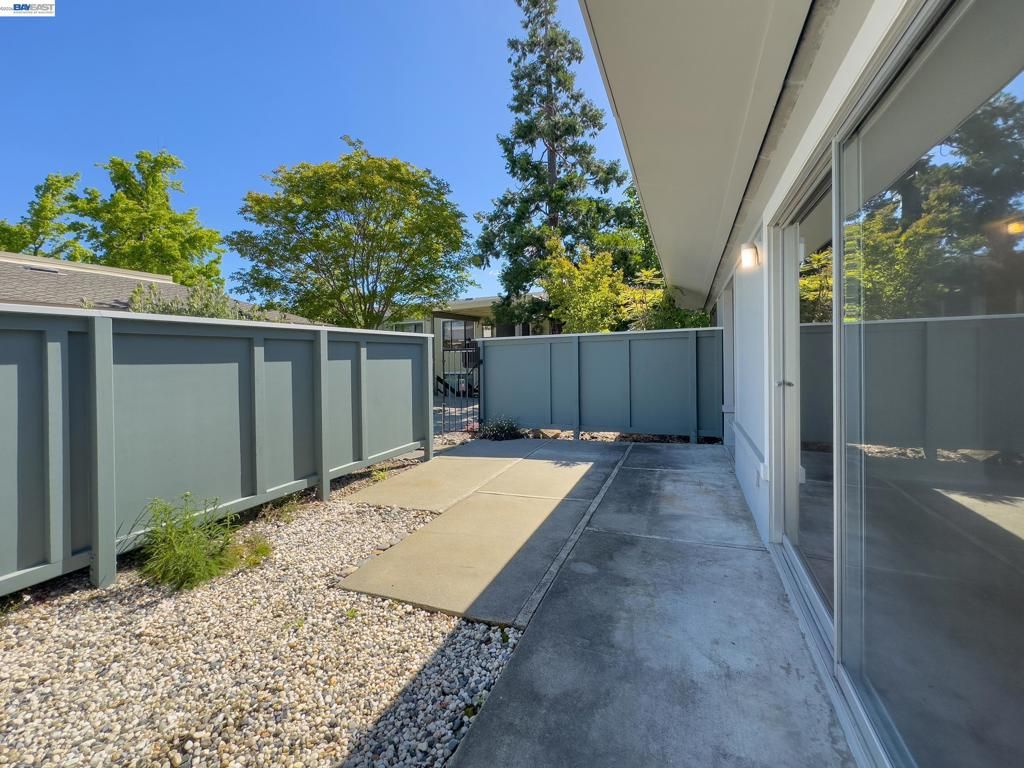 Image 3 of property listing at 2201 Pine Knoll Dr 3, Walnut Creek, CA 94595