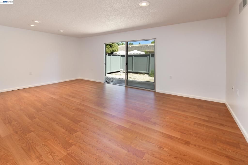 Image 6 of property listing at 2201 Pine Knoll Dr 3, Walnut Creek, CA 94595