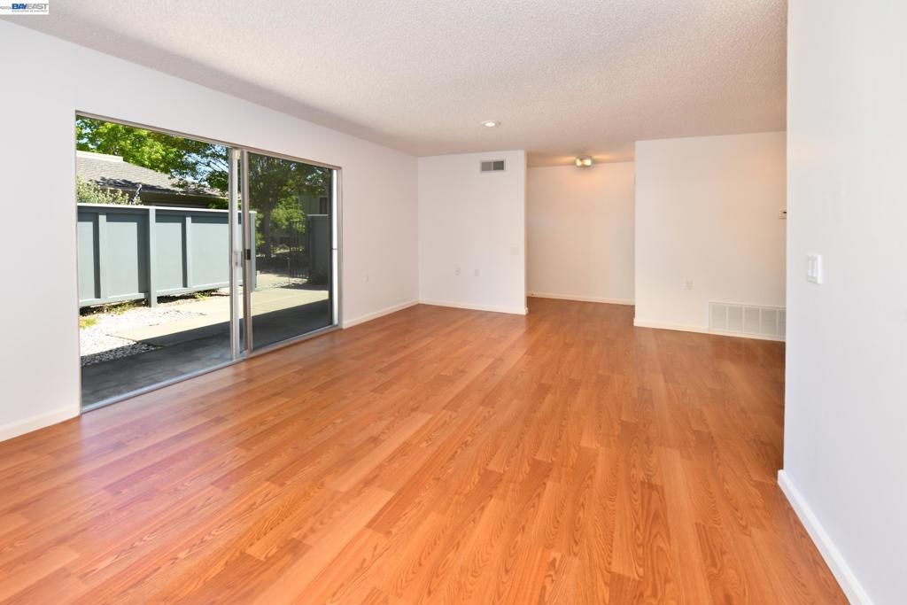 Image 7 of property listing at 2201 Pine Knoll Dr 3, Walnut Creek, CA 94595