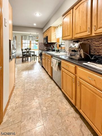 2 Pine St, Mount Olive Twp., NJ 07828