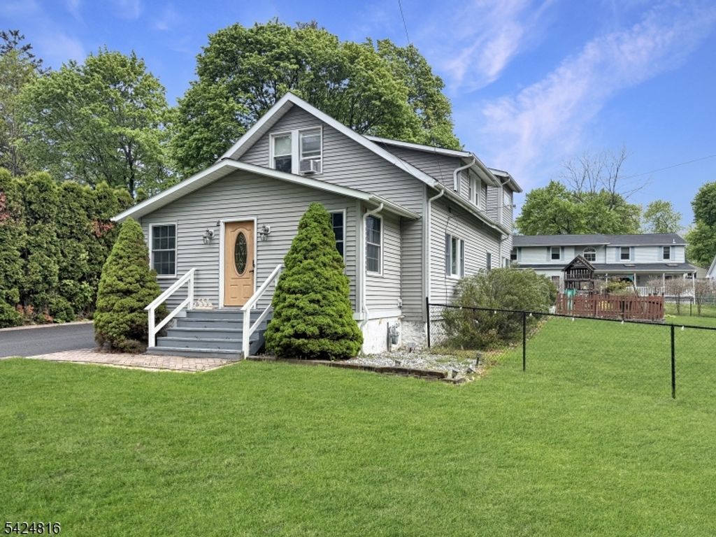 2 Pine St, Mount Olive Twp., NJ 07828