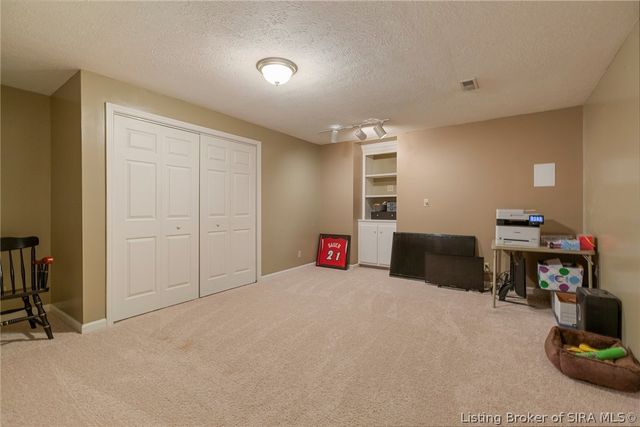 2415 Lakewood Boulevard, Jeffersonville, IN 47130