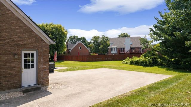 2415 Lakewood Boulevard, Jeffersonville, IN 47130