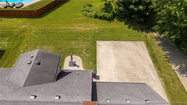 2415 Lakewood Boulevard, Jeffersonville, IN 47130