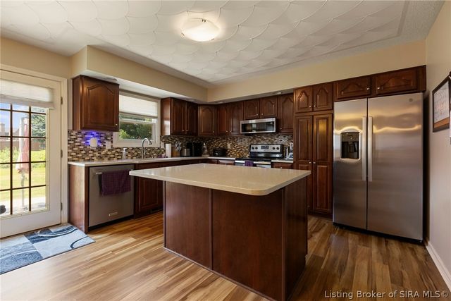 2415 Lakewood Boulevard, Jeffersonville, IN 47130