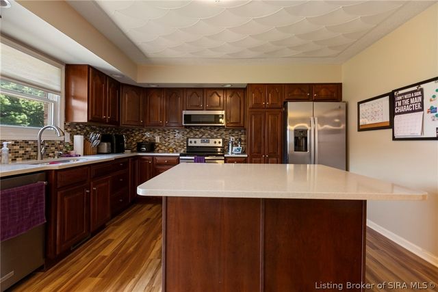 2415 Lakewood Boulevard, Jeffersonville, IN 47130