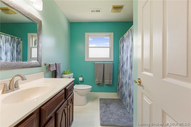 2415 Lakewood Boulevard, Jeffersonville, IN 47130