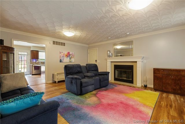 2415 Lakewood Boulevard, Jeffersonville, IN 47130