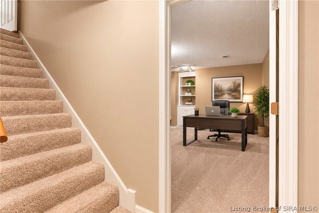 2415 Lakewood Boulevard, Jeffersonville, IN 47130