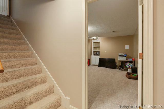 2415 Lakewood Boulevard, Jeffersonville, IN 47130