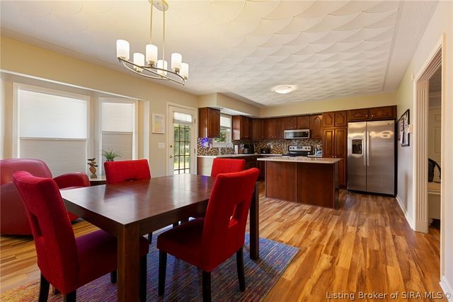 2415 Lakewood Boulevard, Jeffersonville, IN 47130