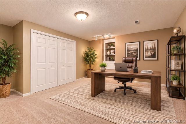 2415 Lakewood Boulevard, Jeffersonville, IN 47130