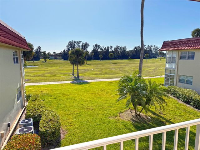 56 Woodland Drive 205, Vero Beach, FL 32962