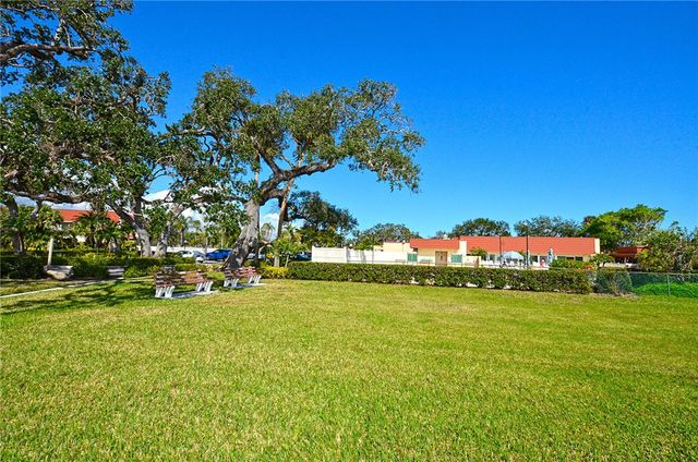 56 Woodland Drive 205, Vero Beach, FL 32962
