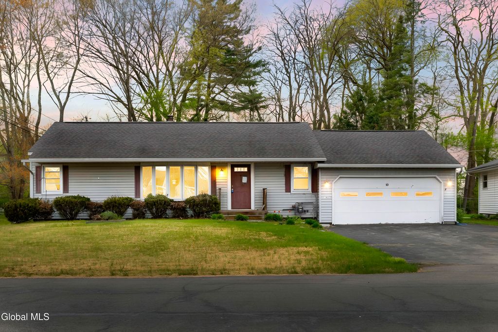 10 Leto Road, Guilderland, NY 12203