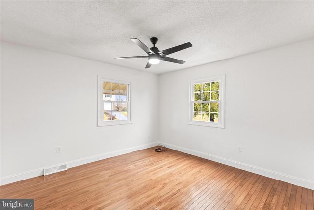 21 INDEPENDENCE DR, New Freedom, PA 17349