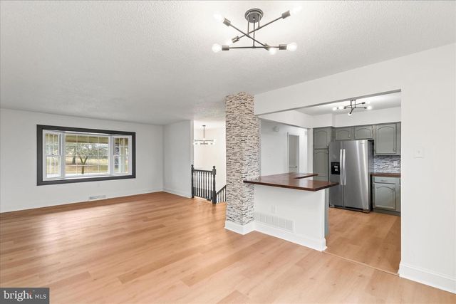 21 INDEPENDENCE DR, New Freedom, PA 17349