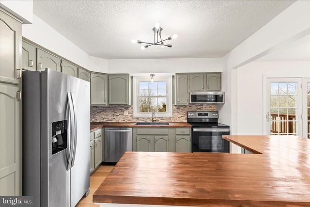 21 INDEPENDENCE DR, New Freedom, PA 17349