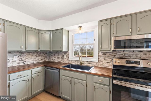 21 INDEPENDENCE DR, New Freedom, PA 17349