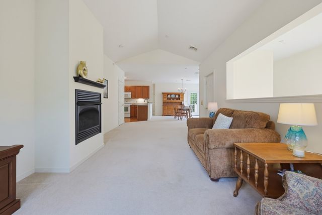 631 East St J204, Mansfield, MA 02048