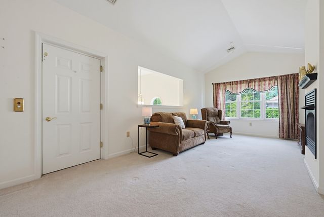 631 East St J204, Mansfield, MA 02048
