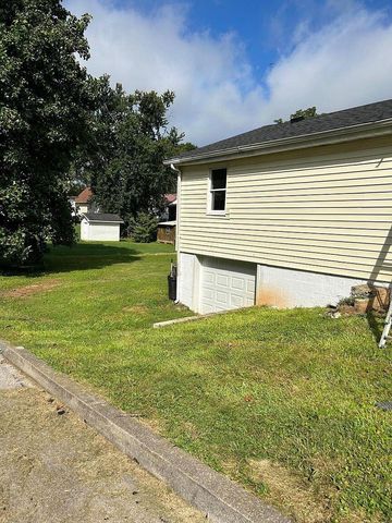 323 Hamilton Avenue, Somerset, KY 42501