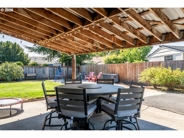 4360 CATALINA St, Eugene, OR 97402