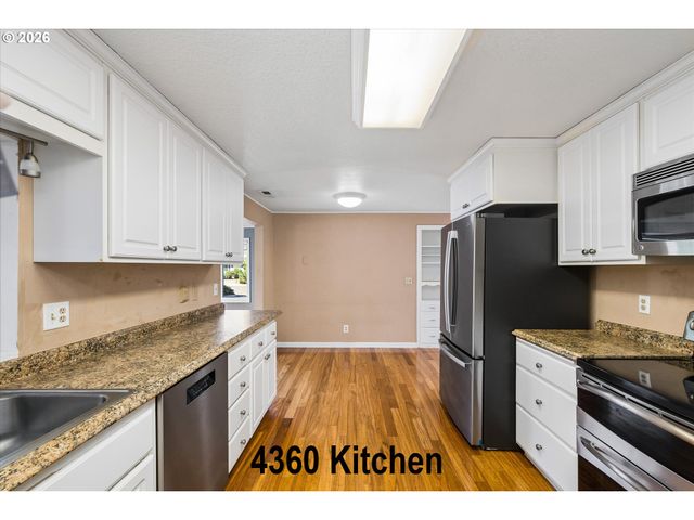 4360 CATALINA St, Eugene, OR 97402