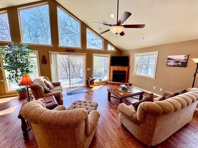 135 Wilshire Drive, Fairfield Bay, AR 72088