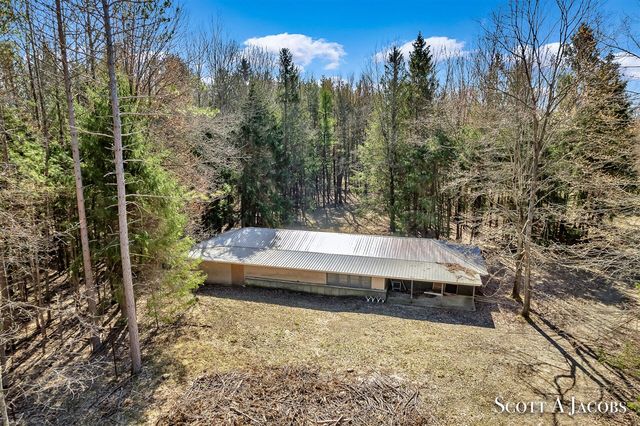 1125 Chaput Drive, Sears, MI 49679