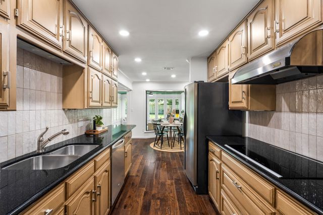 2809 Greg Drive, Bedford, TX 76021