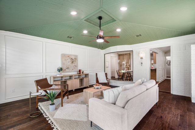 2809 Greg Drive, Bedford, TX 76021