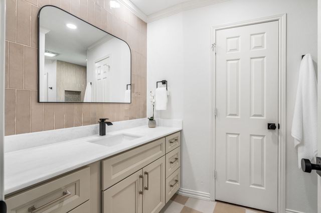 2809 Greg Drive, Bedford, TX 76021