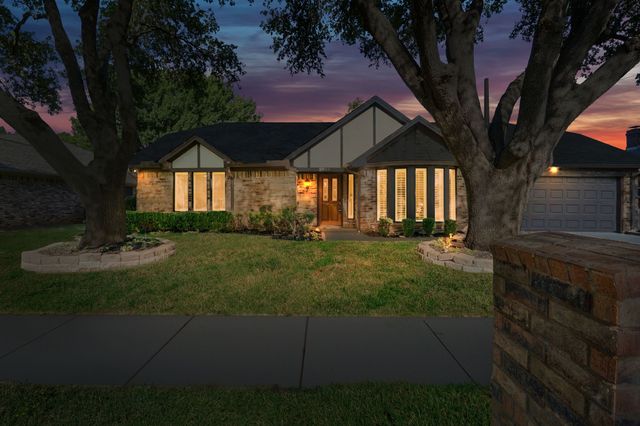 2809 Greg Drive, Bedford, TX 76021