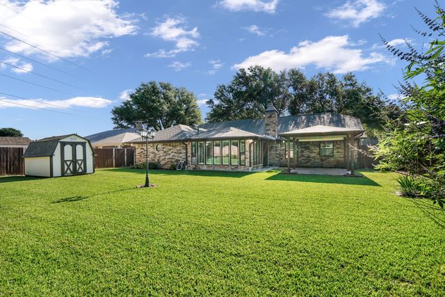 2809 Greg Drive, Bedford, TX 76021