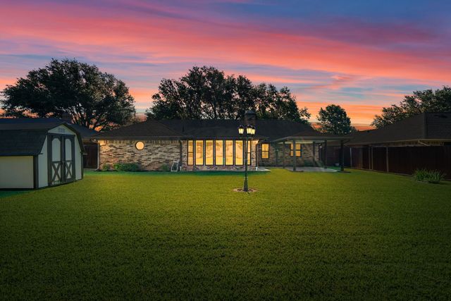 2809 Greg Drive, Bedford, TX 76021