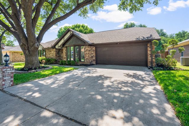 2809 Greg Drive, Bedford, TX 76021